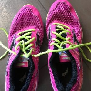 Running Shoes size 8.5W Mizuno waves